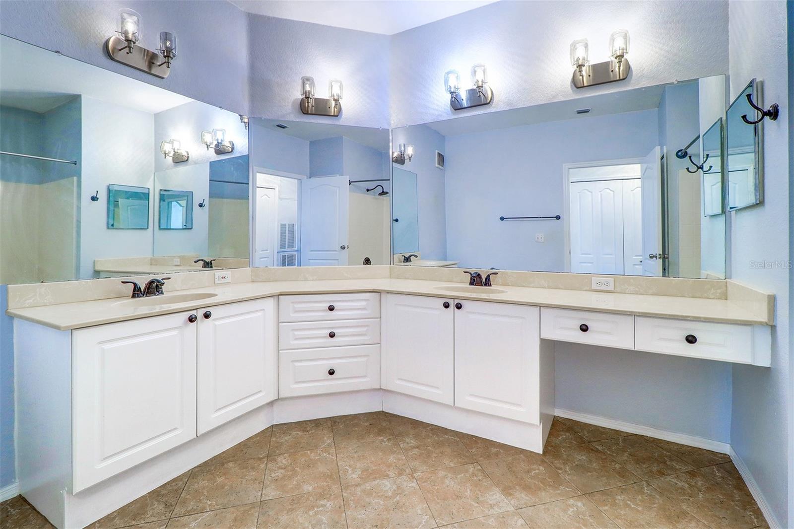 Image 18 of 49 For 2722 Via Tivoli  422b