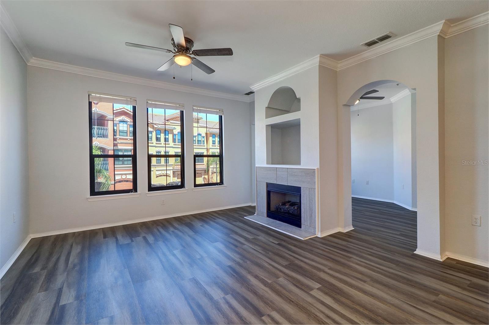 Image 4 of 49 For 2722 Via Tivoli  422b