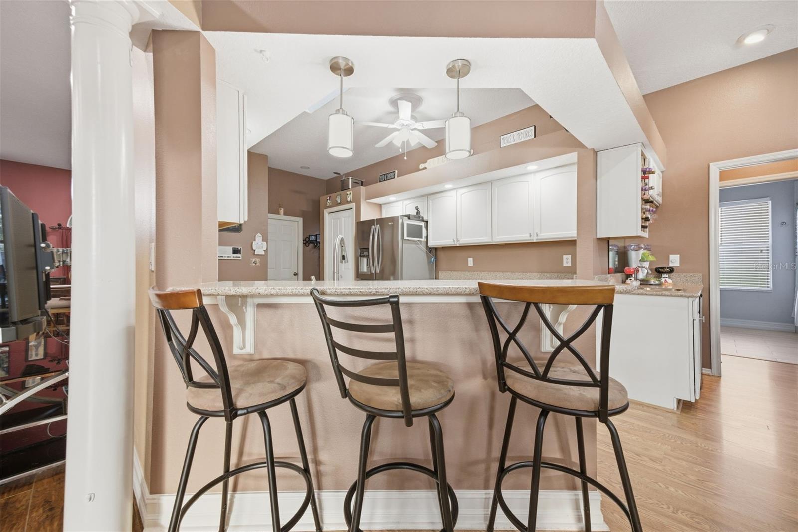 Listing photo id 14 for 18302 Saint James Court