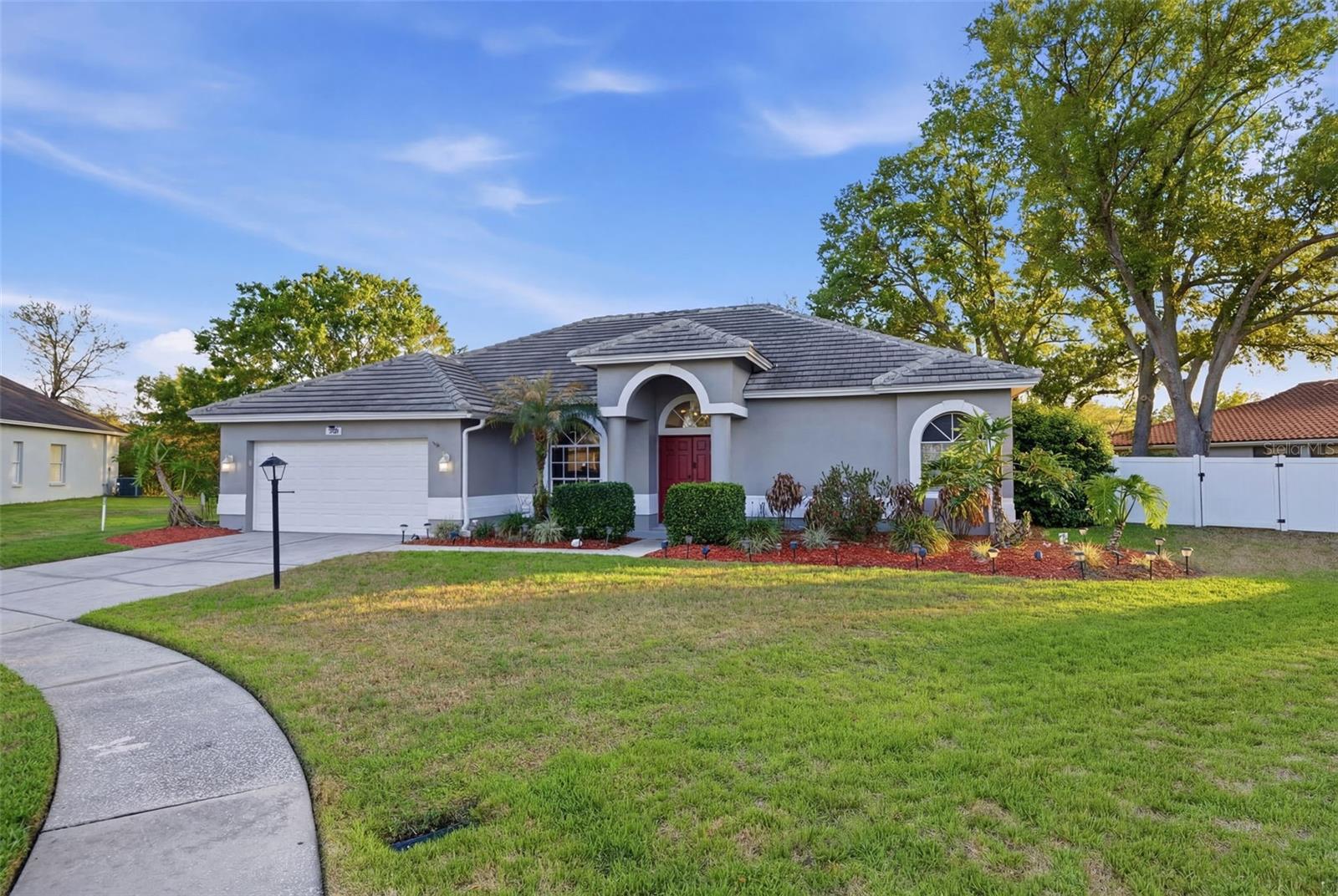 Listing photo id 0 for 18302 Saint James Court