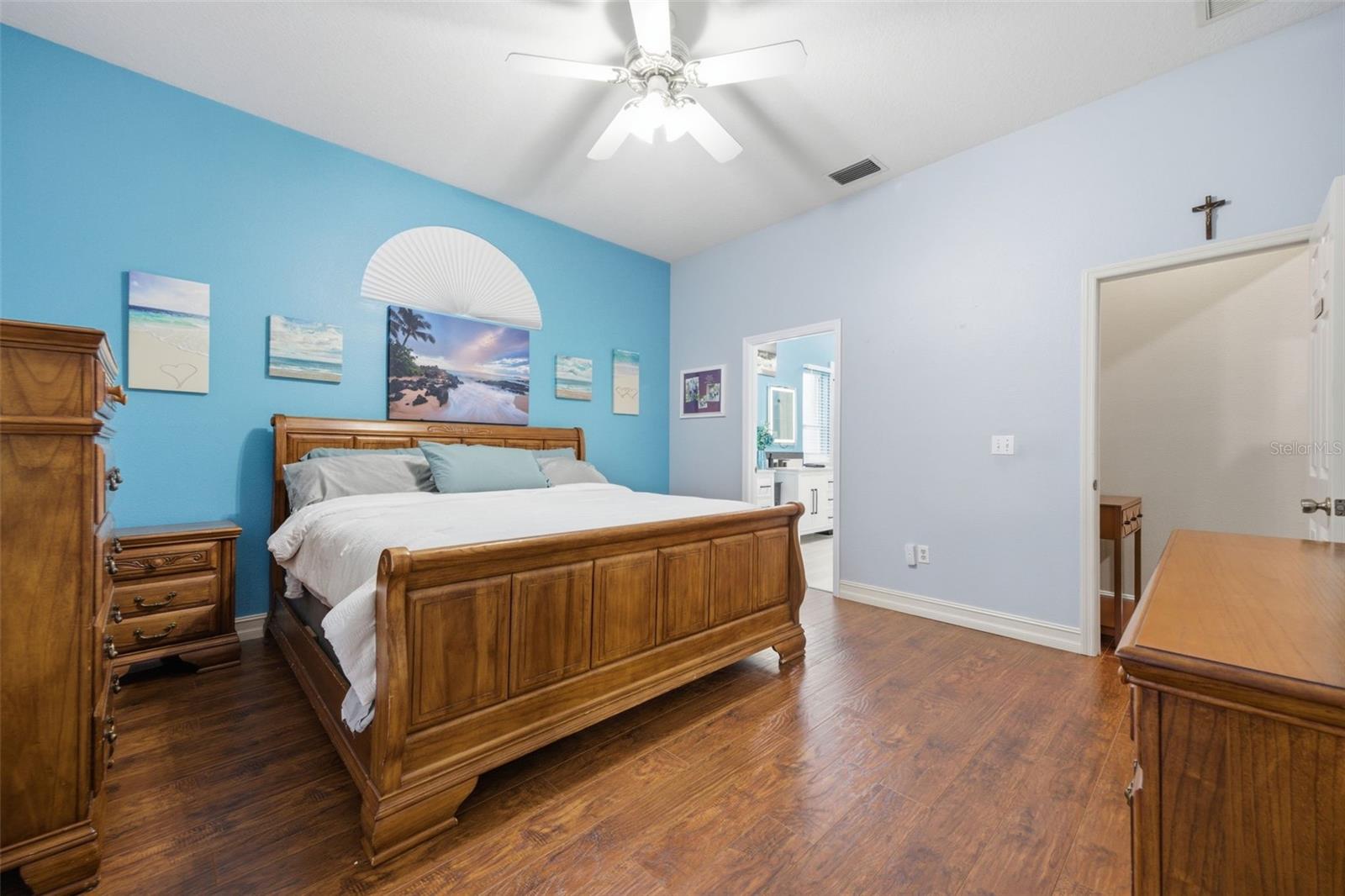 Listing photo id 23 for 18302 Saint James Court