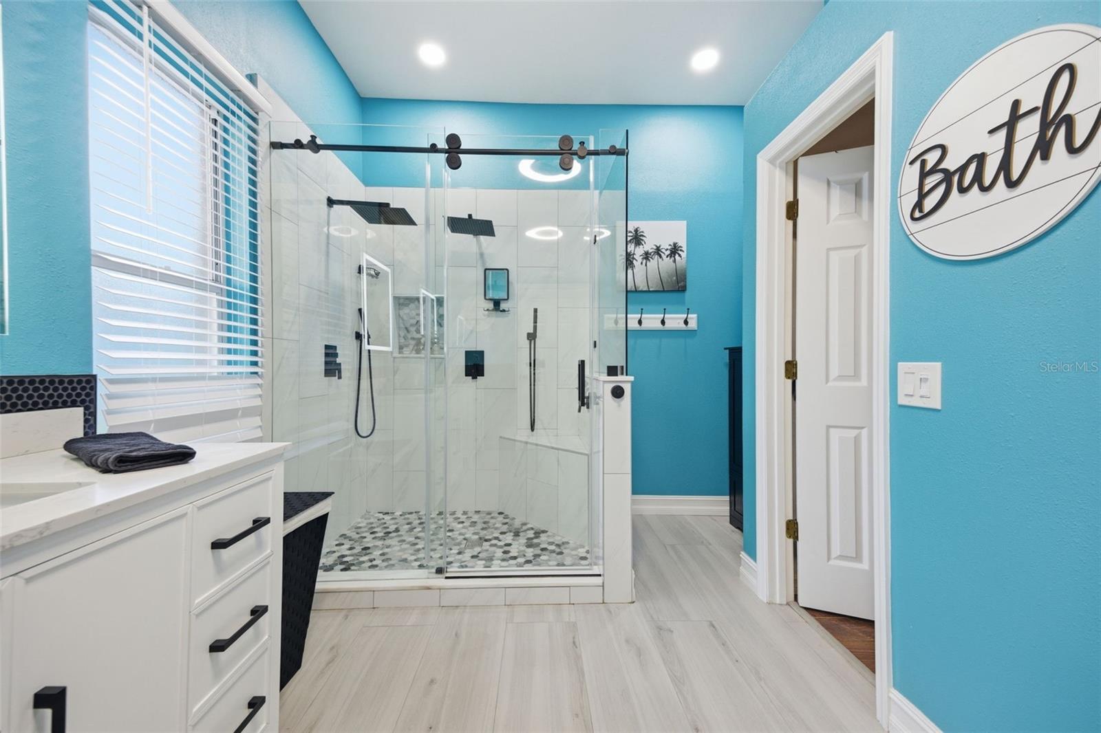 Listing photo id 26 for 18302 Saint James Court