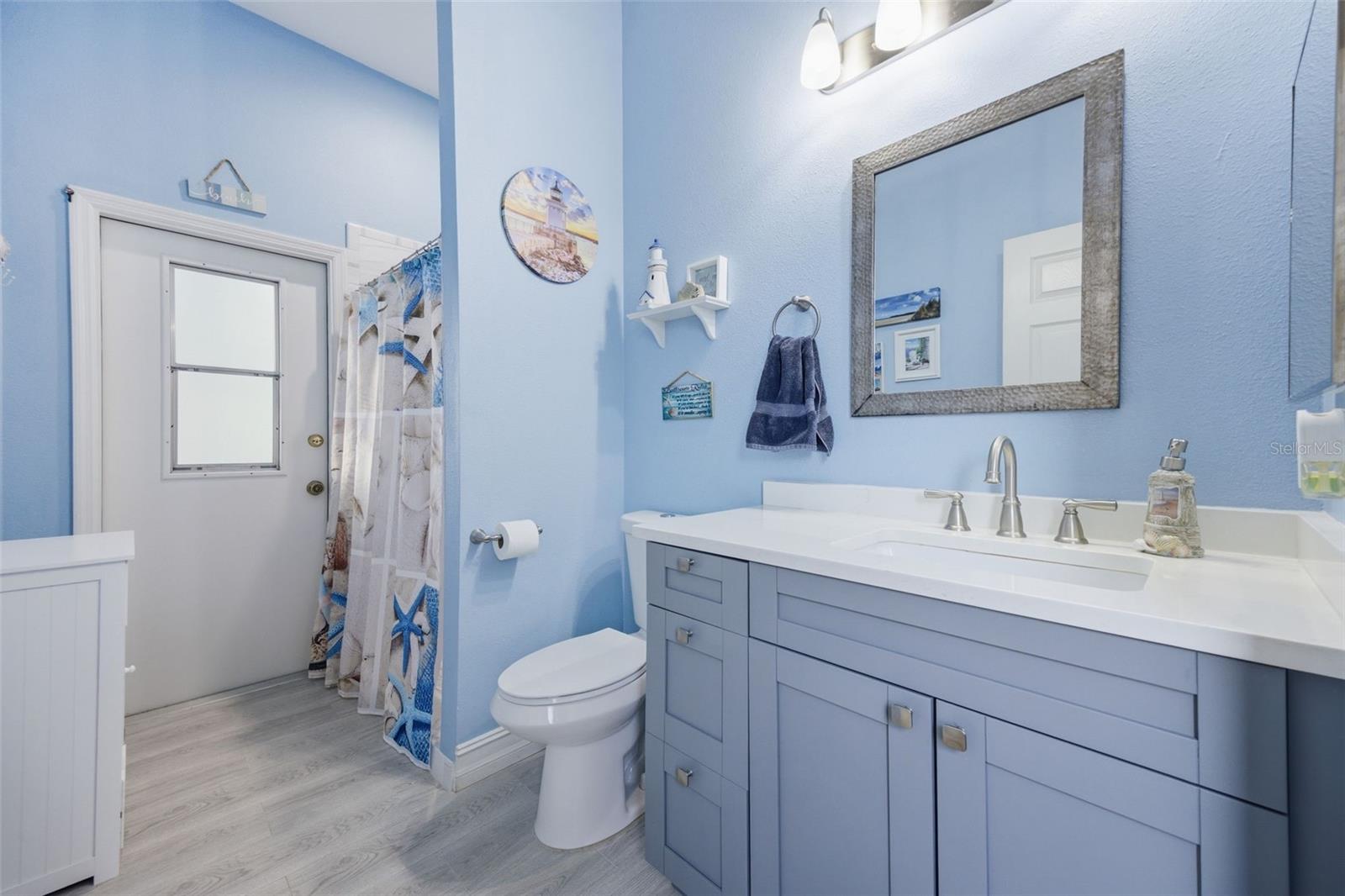 Listing photo id 31 for 18302 Saint James Court