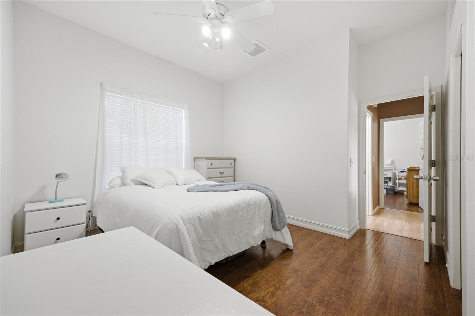 Listing photo id 34 for 18302 Saint James Court