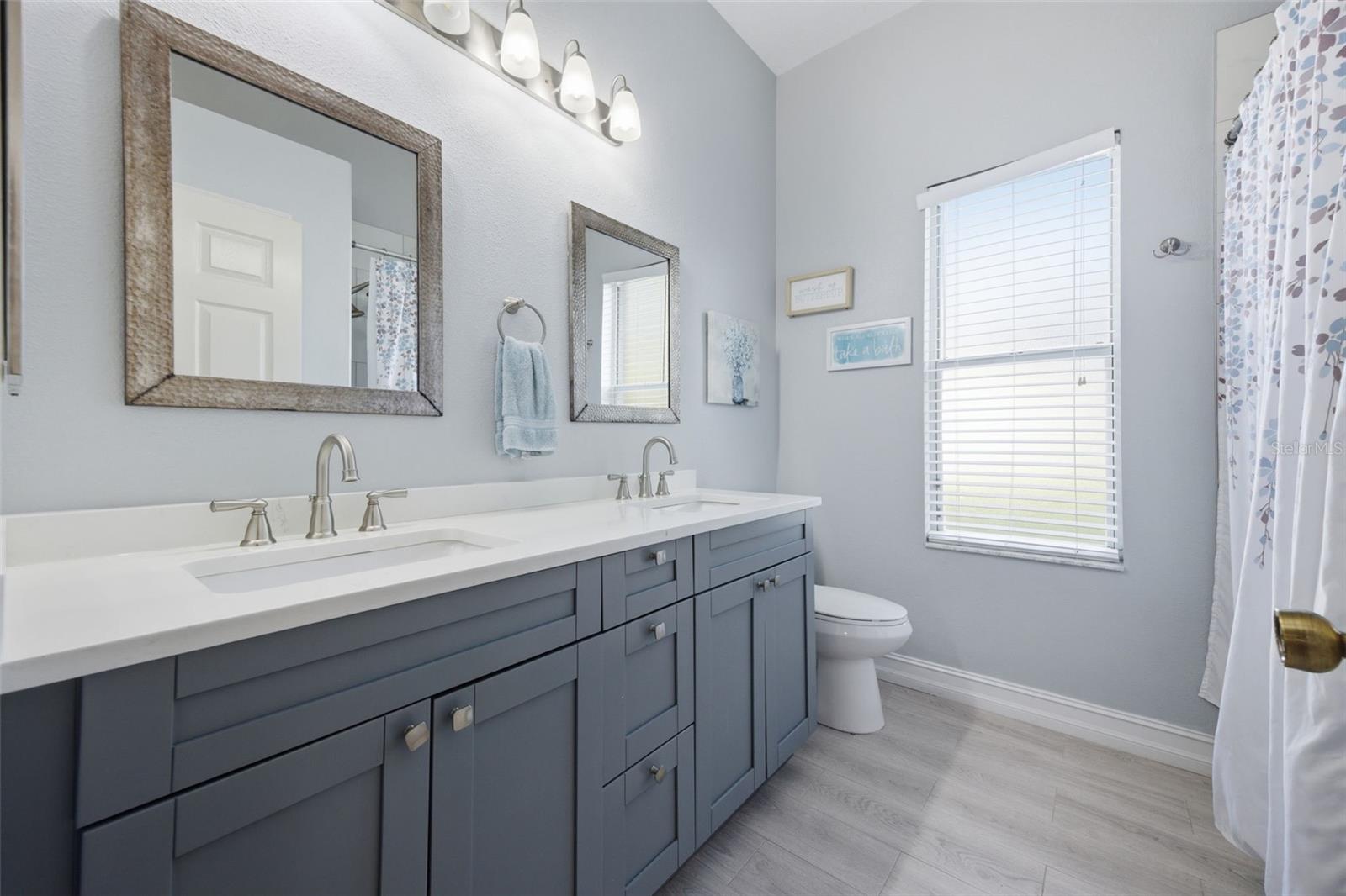 Listing photo id 36 for 18302 Saint James Court