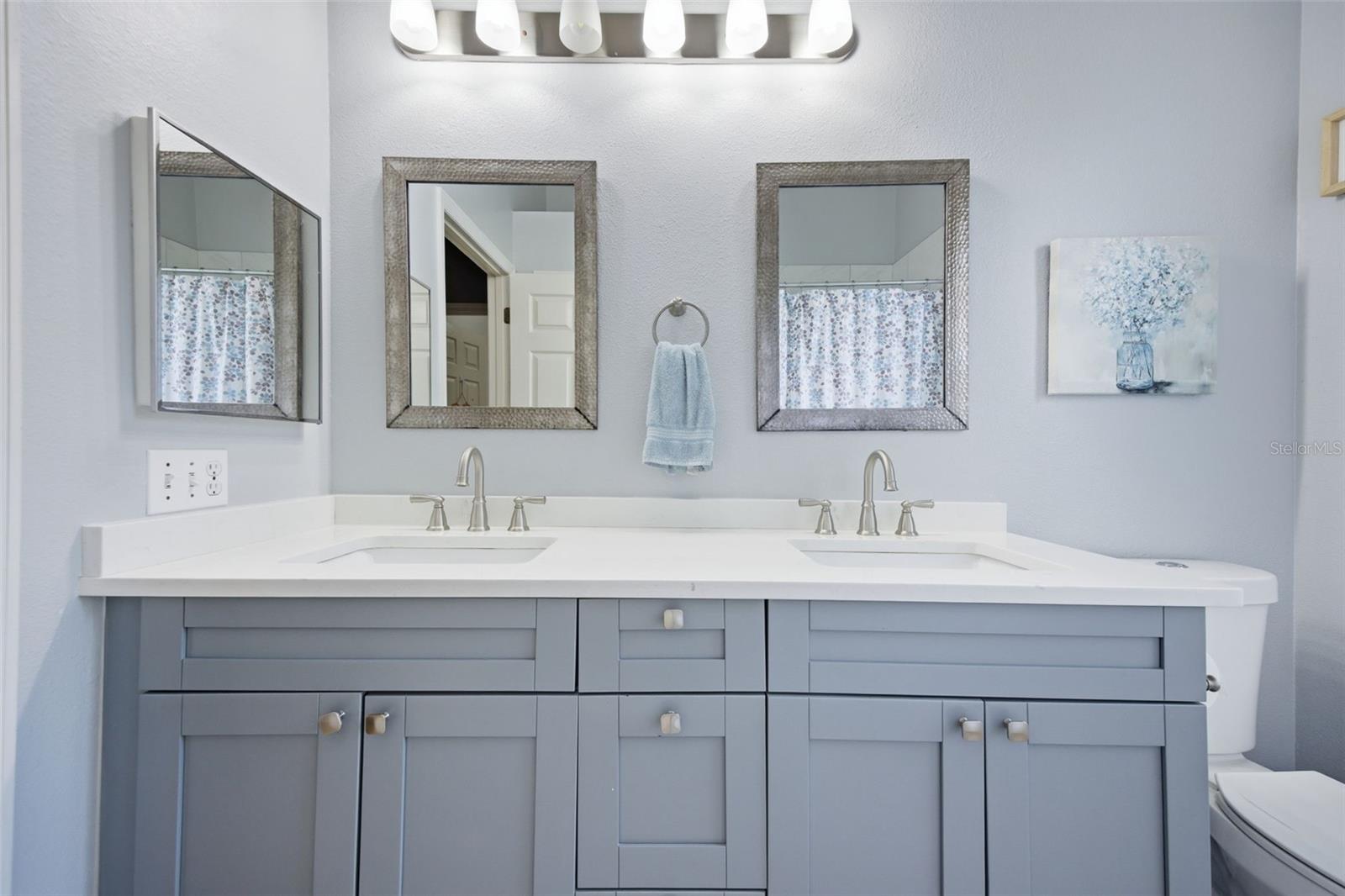 Listing photo id 37 for 18302 Saint James Court