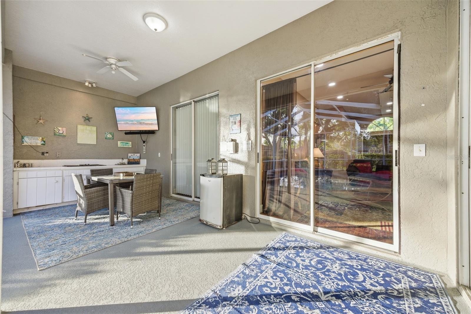 Listing photo id 40 for 18302 Saint James Court