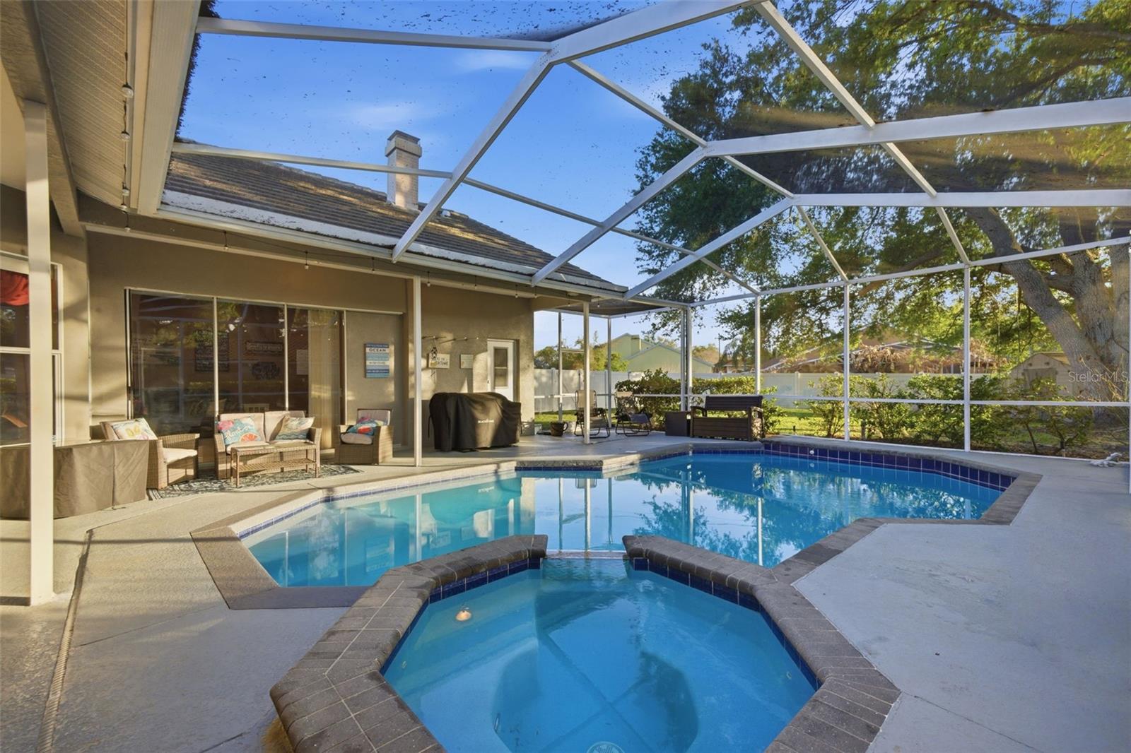 Listing photo id 41 for 18302 Saint James Court