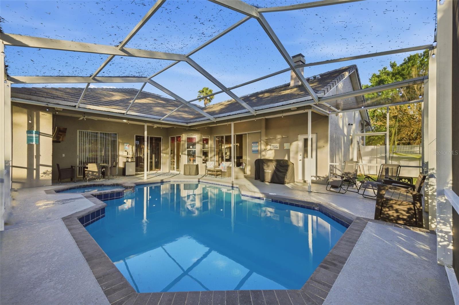 Listing photo id 42 for 18302 Saint James Court