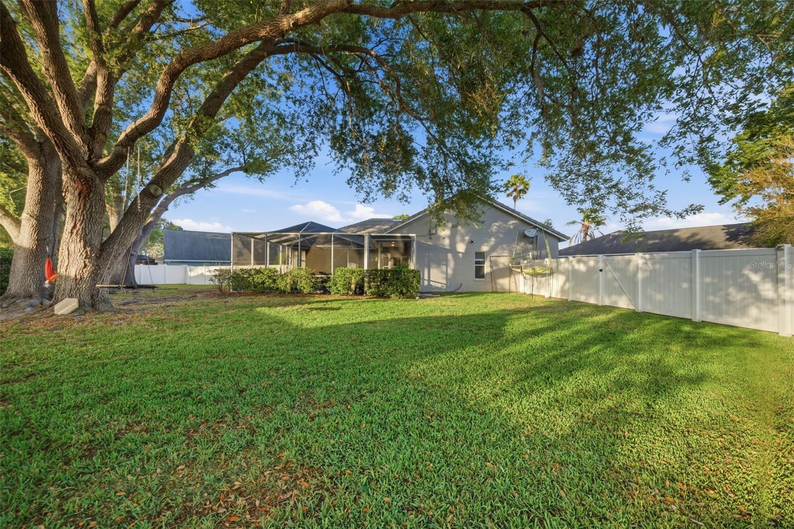 Listing photo id 46 for 18302 Saint James Court