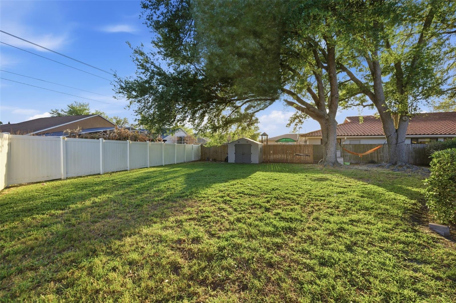 Listing photo id 48 for 18302 Saint James Court