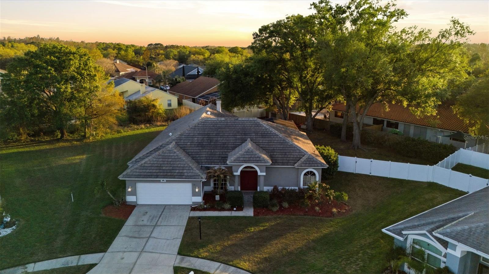 Listing photo id 50 for 18302 Saint James Court