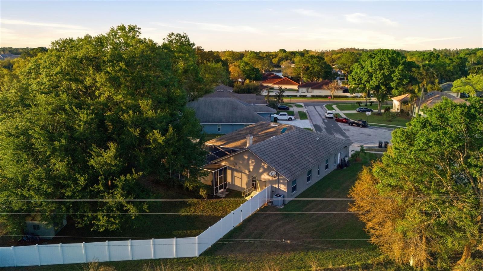 Listing photo id 52 for 18302 Saint James Court