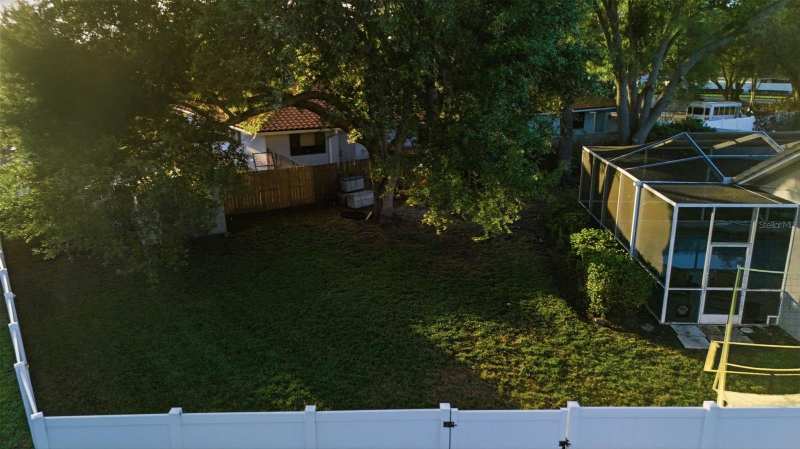 Listing photo id 53 for 18302 Saint James Court