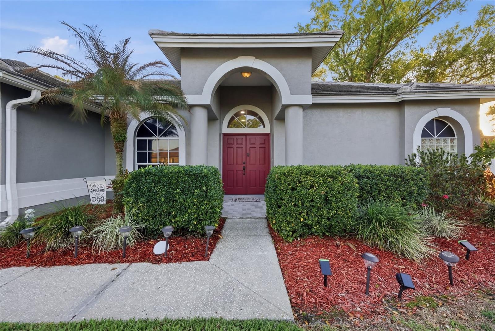 Listing photo id 4 for 18302 Saint James Court