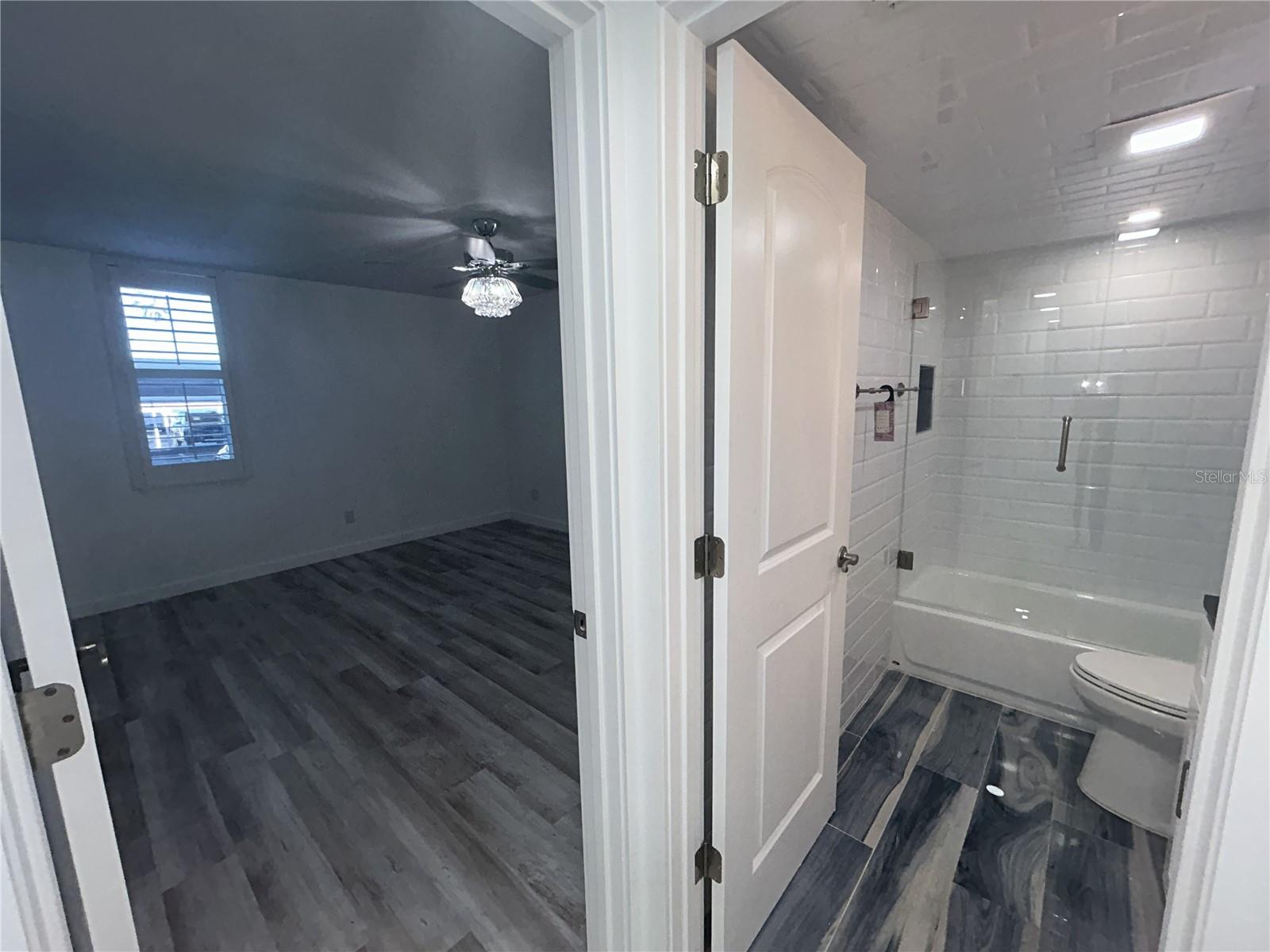 Image 13 of 53 For 7625 Sun Island Drive S 108