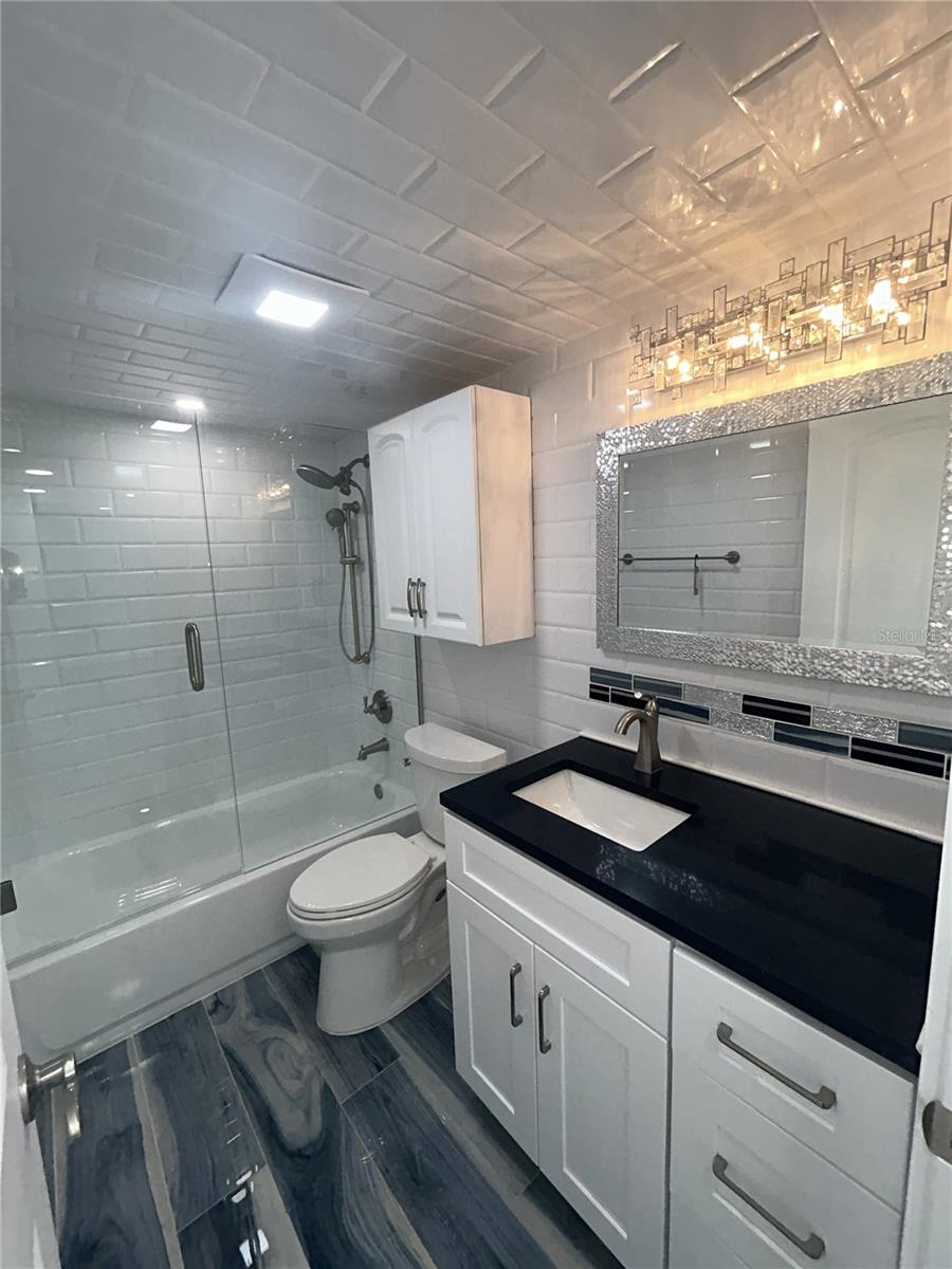 Image 18 of 53 For 7625 Sun Island Drive S 108