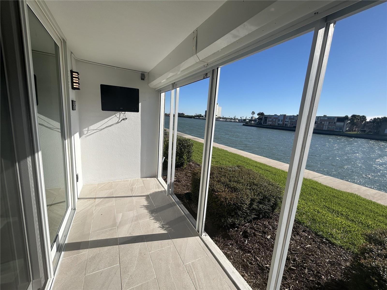 Image 26 of 53 For 7625 Sun Island Drive S 108