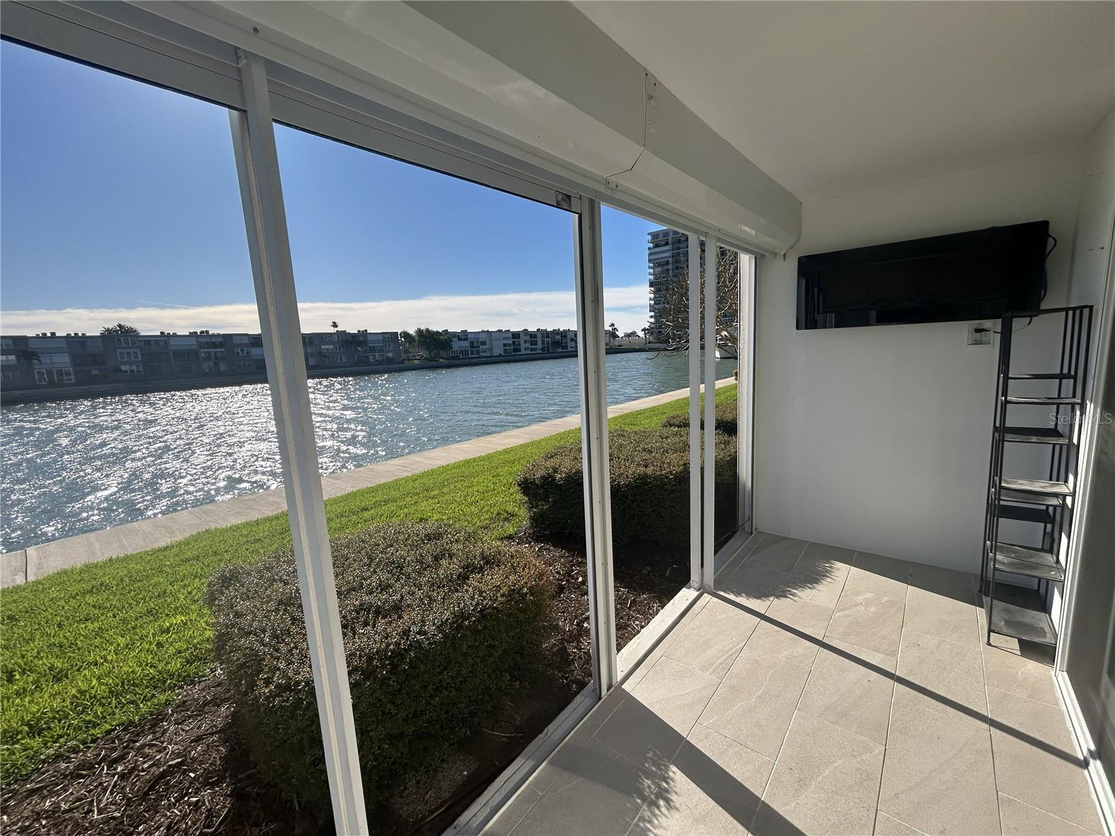 Image 27 of 53 For 7625 Sun Island Drive S 108