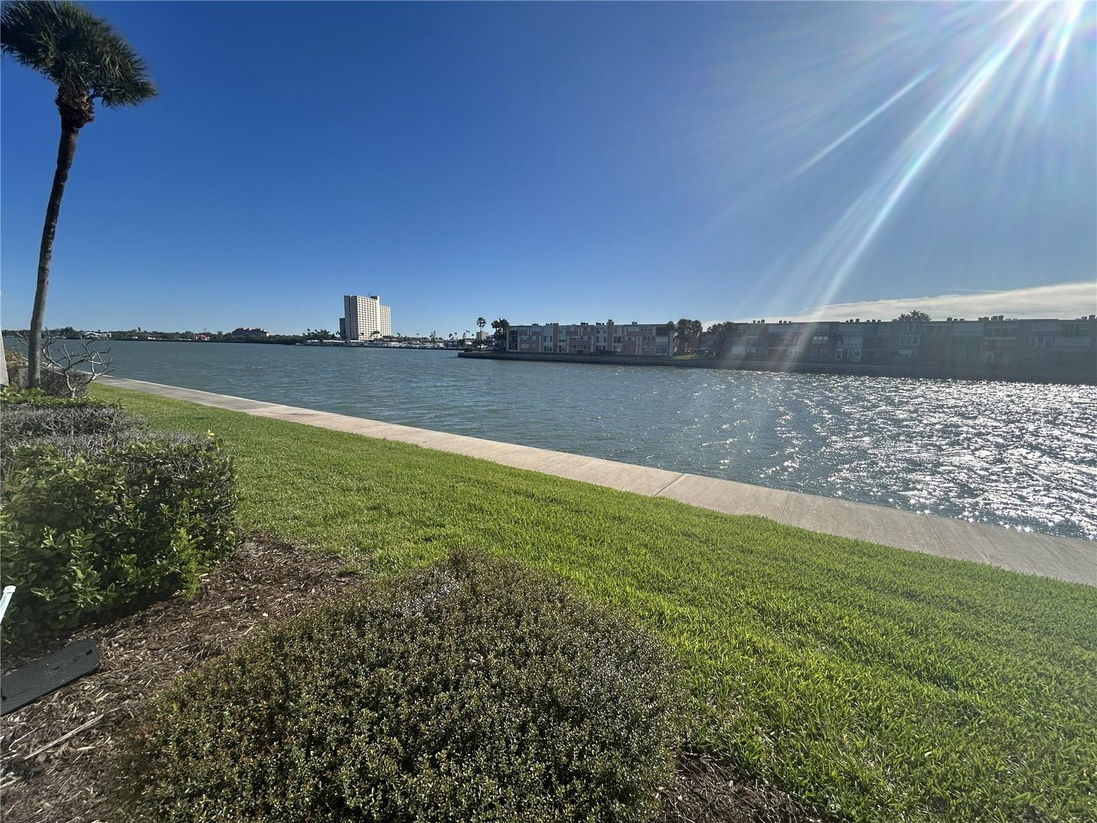 Image 28 of 53 For 7625 Sun Island Drive S 108