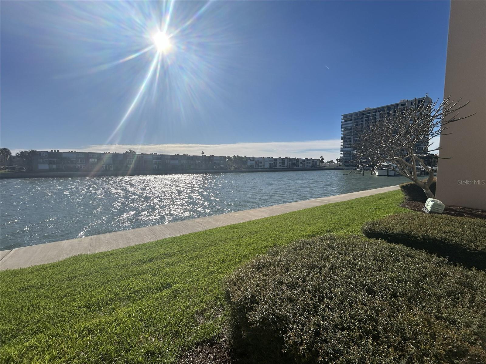 Image 29 of 53 For 7625 Sun Island Drive S 108