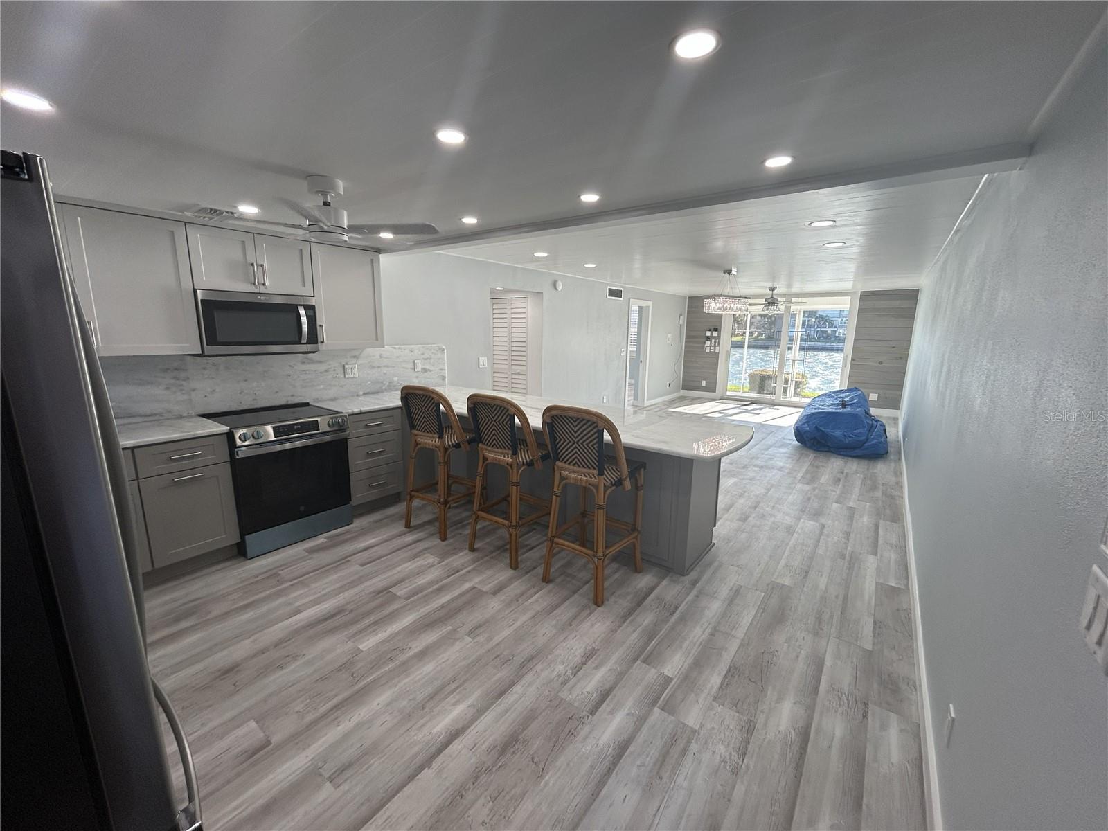 Image 3 of 53 For 7625 Sun Island Drive S 108