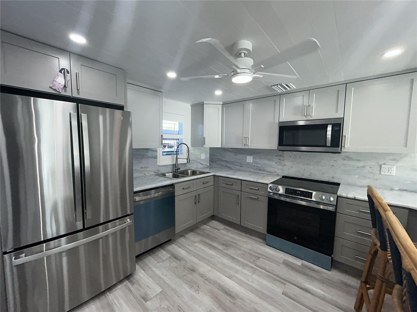 Image 5 of 53 For 7625 Sun Island Drive S 108