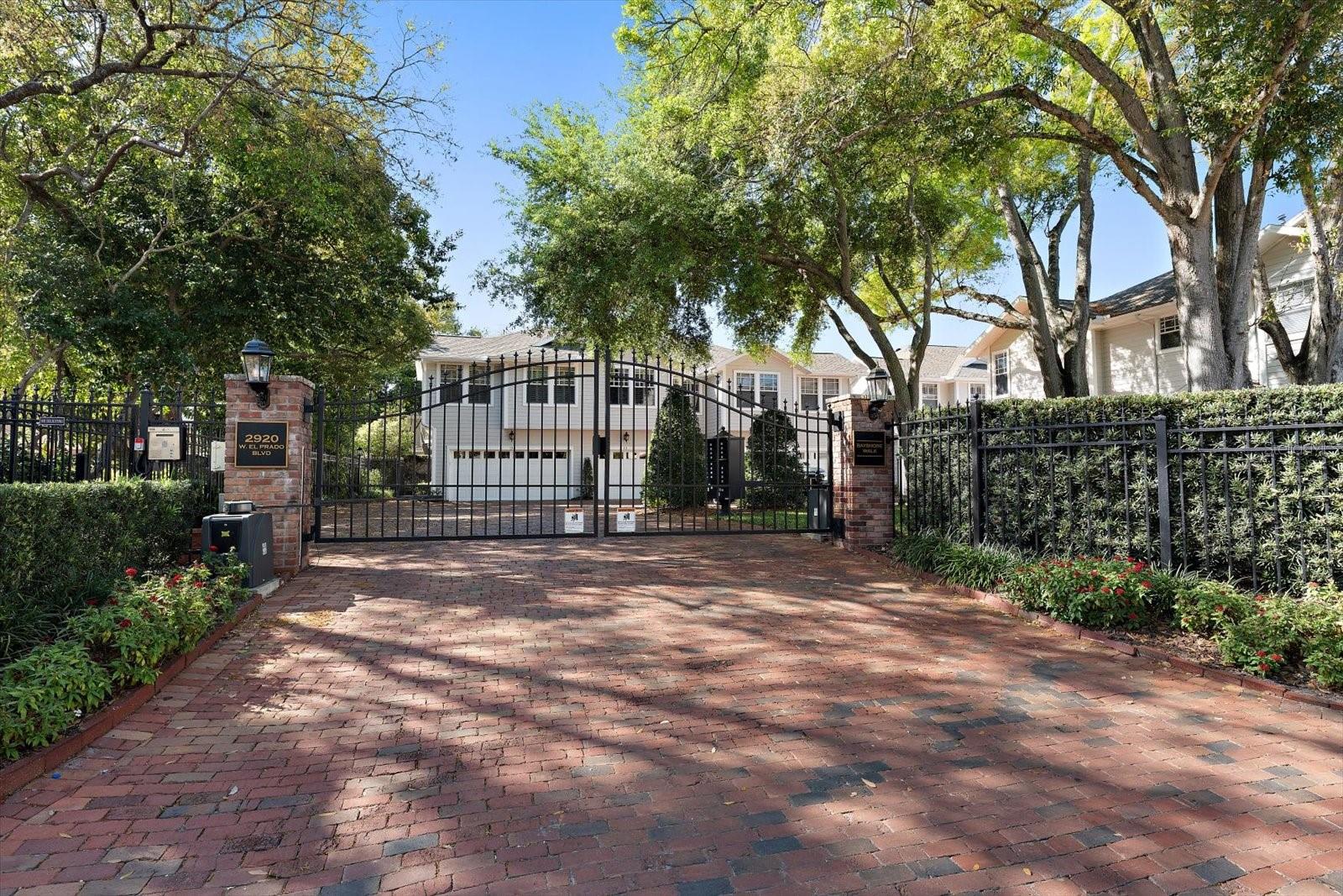 Image 3 of 51 For 2920 El Prado Boulevard 13