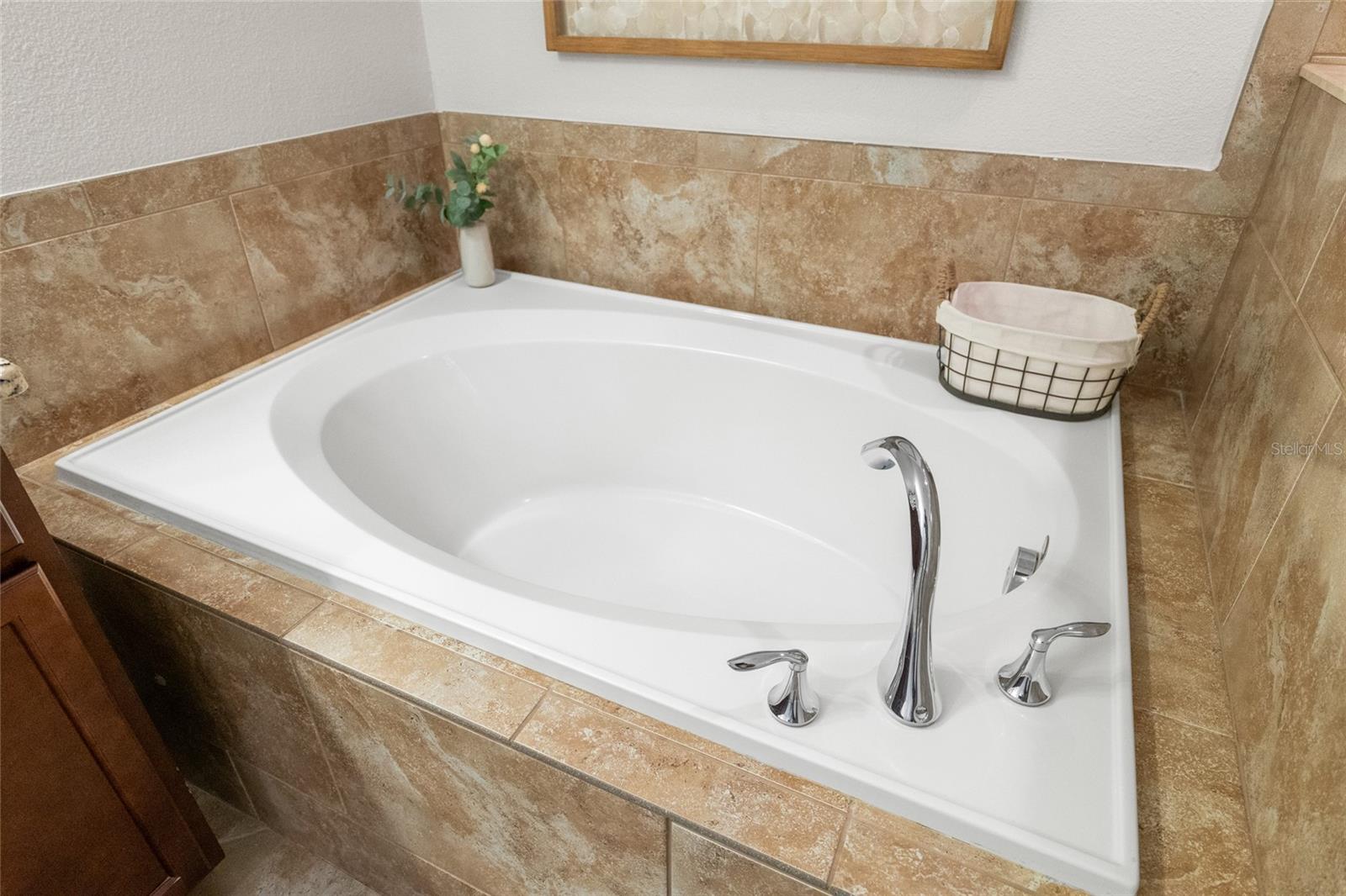 Image 24 of 52 For 11930 Lake Boulevard