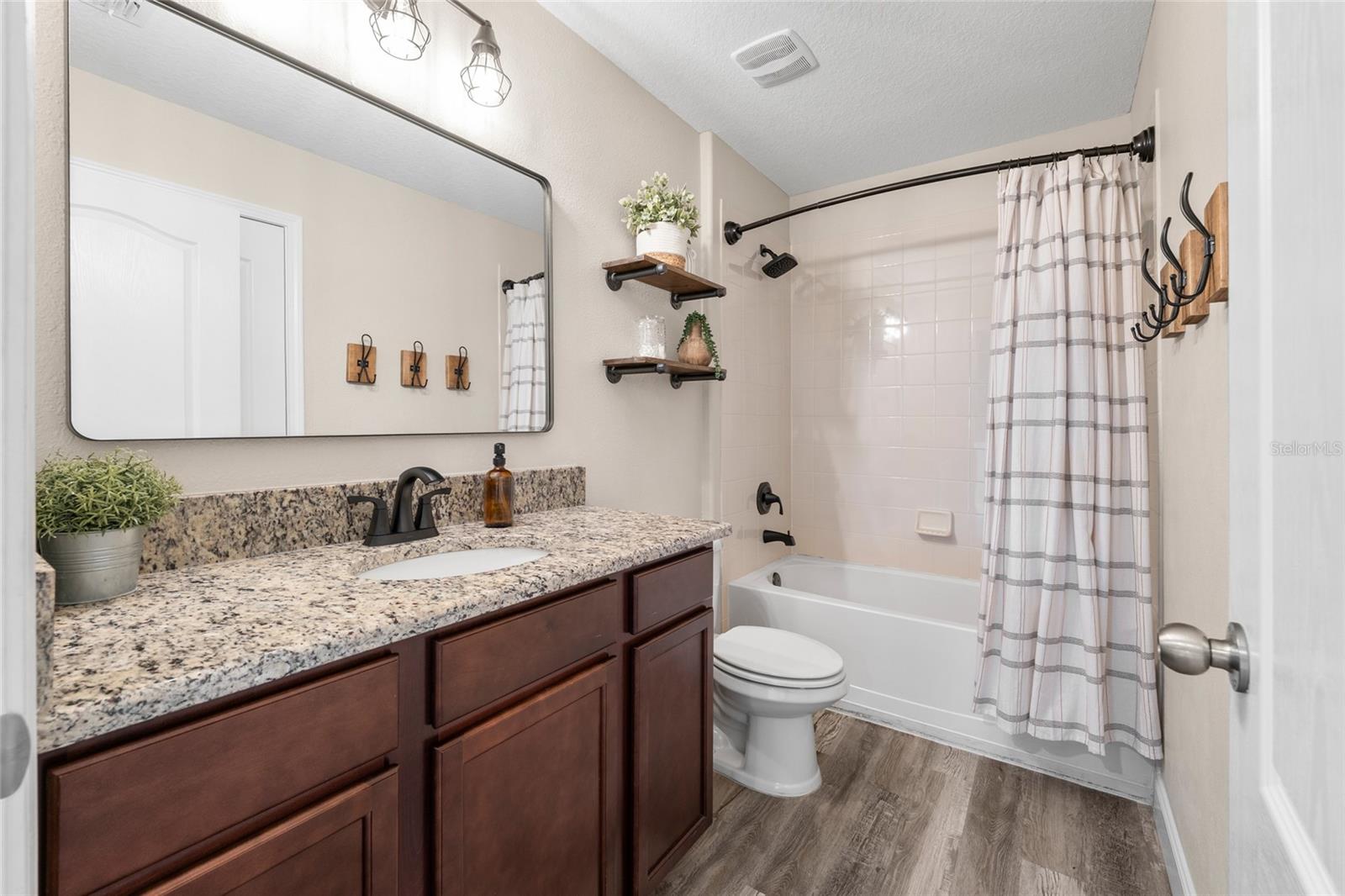 Image 28 of 52 For 11930 Lake Boulevard