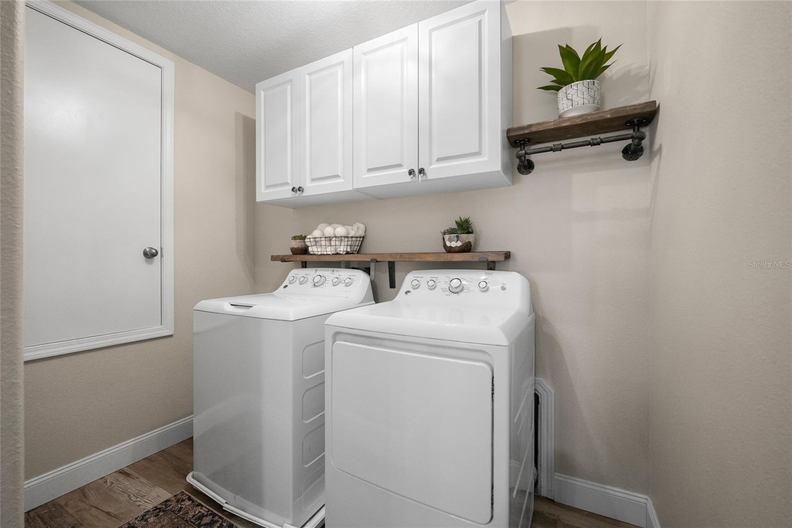 Image 31 of 52 For 11930 Lake Boulevard