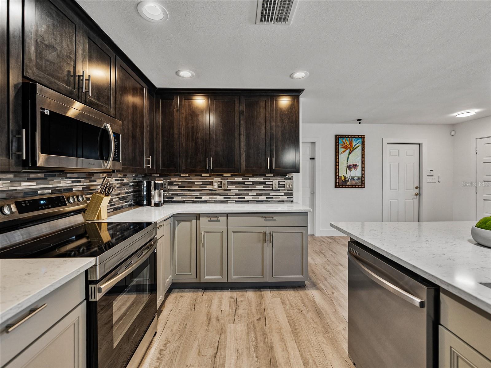 Image 18 of 62 For 7125 Shore Drive S