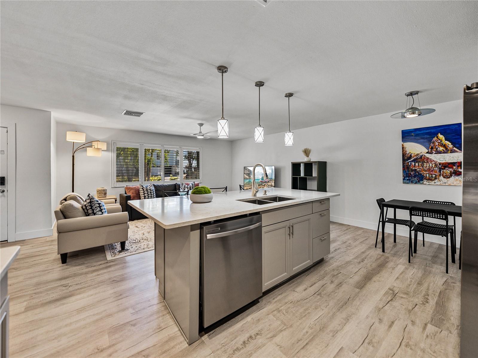 Image 19 of 62 For 7125 Shore Drive S