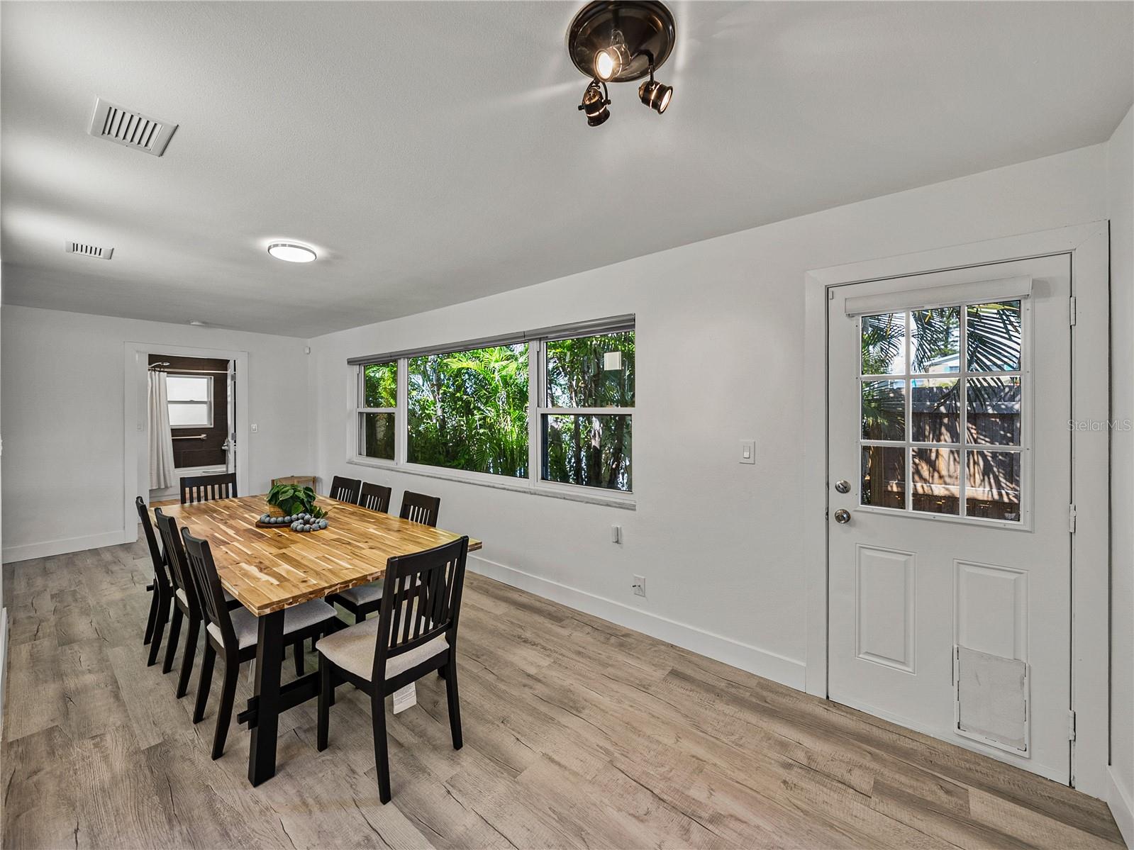 Image 24 of 62 For 7125 Shore Drive S