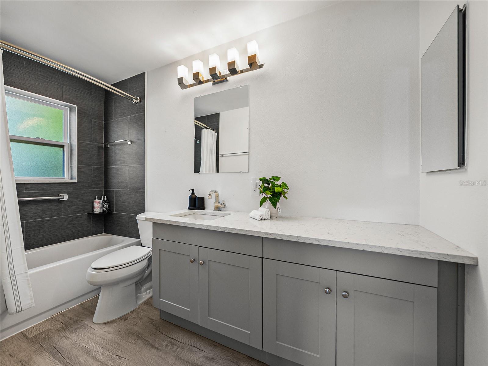 Image 38 of 62 For 7125 Shore Drive S