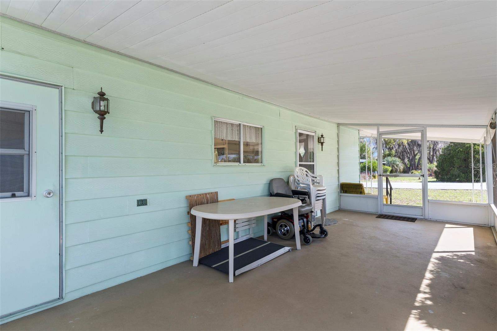 Listing photo id 8 for 7156 Fairlane Avenue