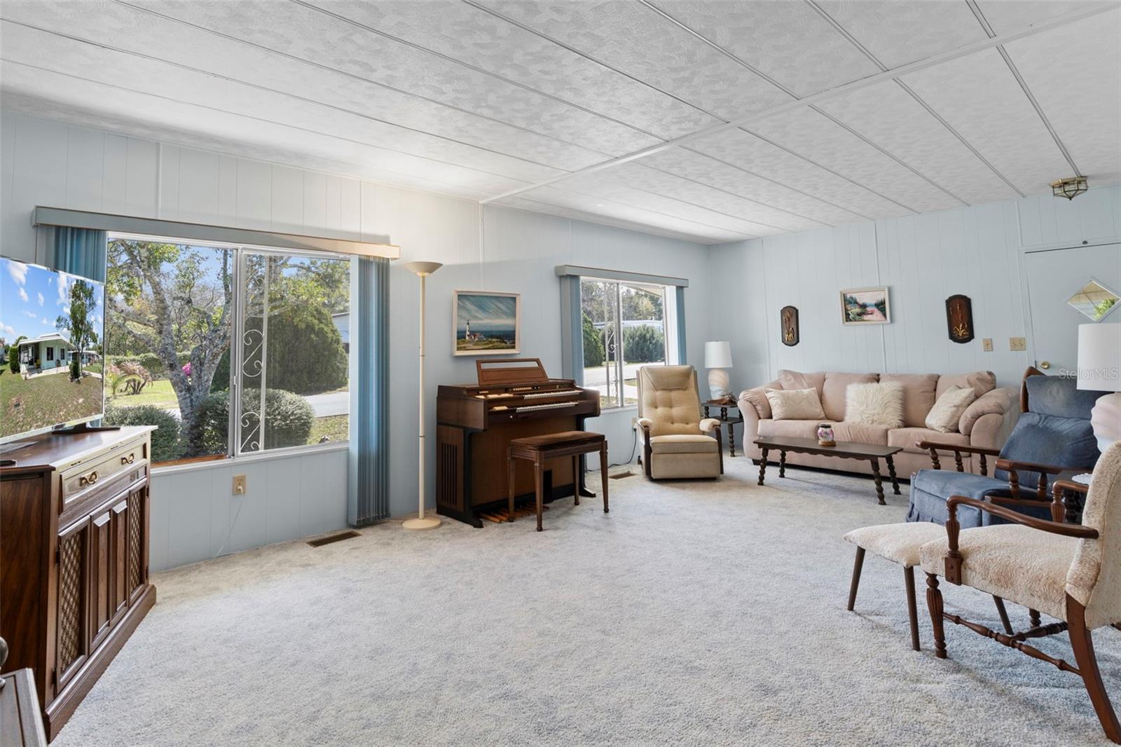 Listing photo id 10 for 7156 Fairlane Avenue