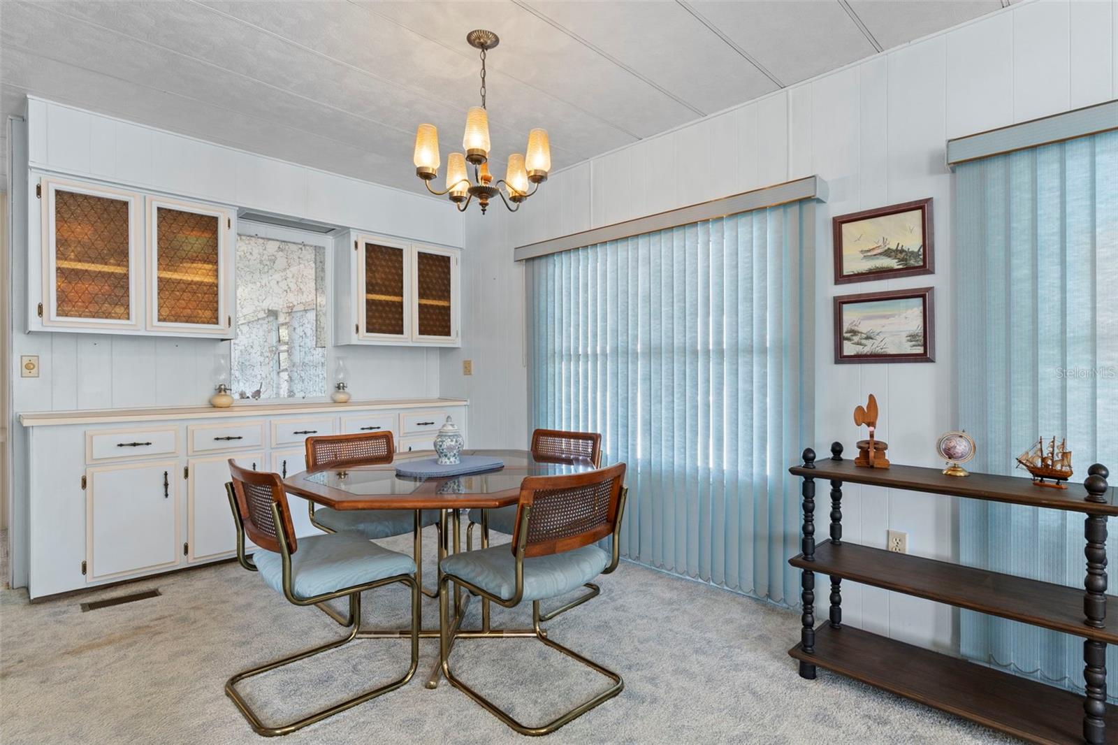 Listing photo id 13 for 7156 Fairlane Avenue