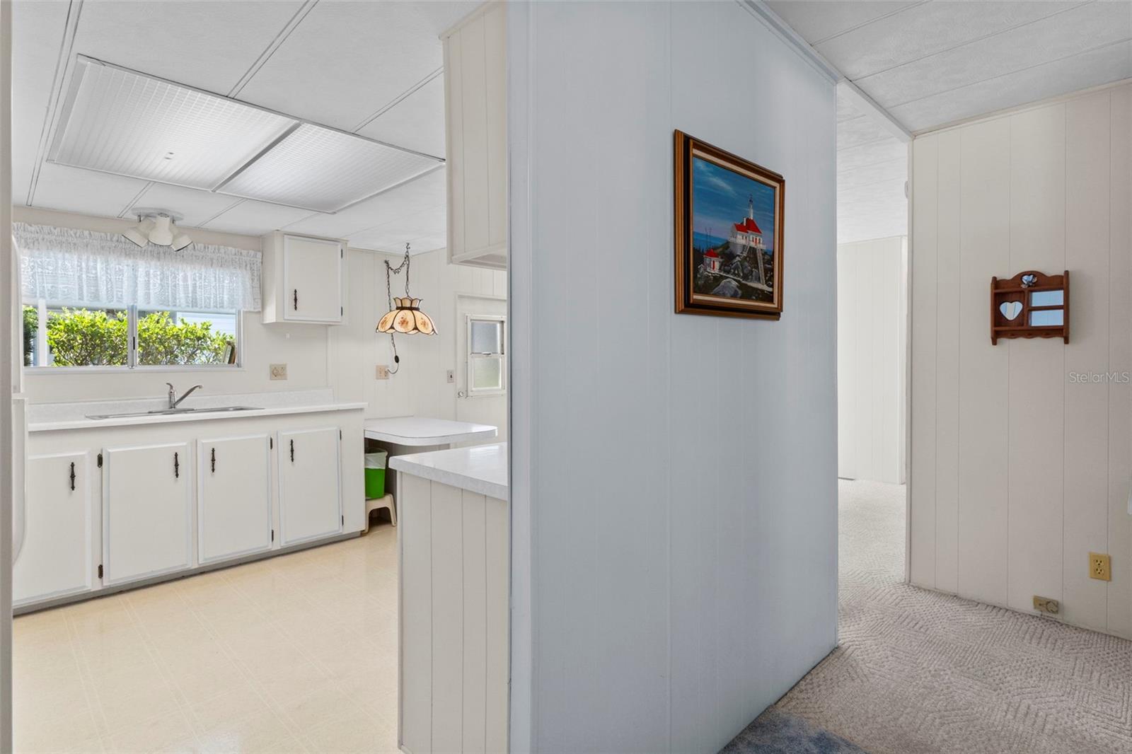 Listing photo id 14 for 7156 Fairlane Avenue