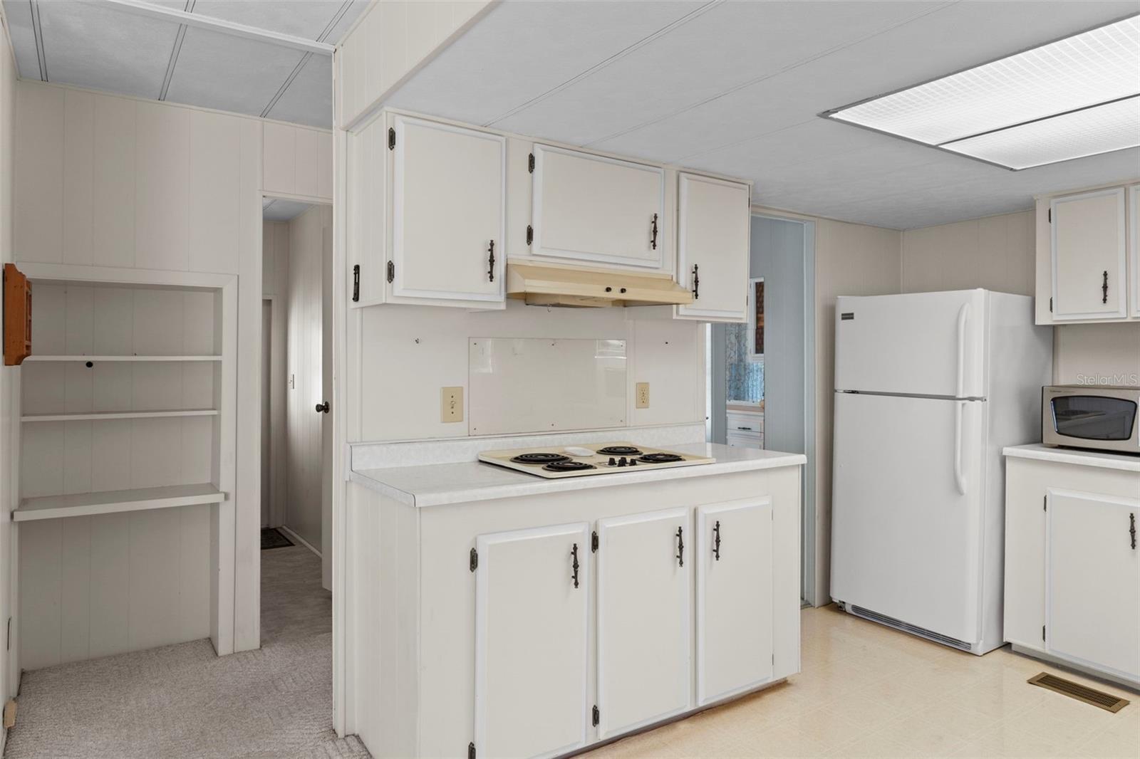 Listing photo id 17 for 7156 Fairlane Avenue