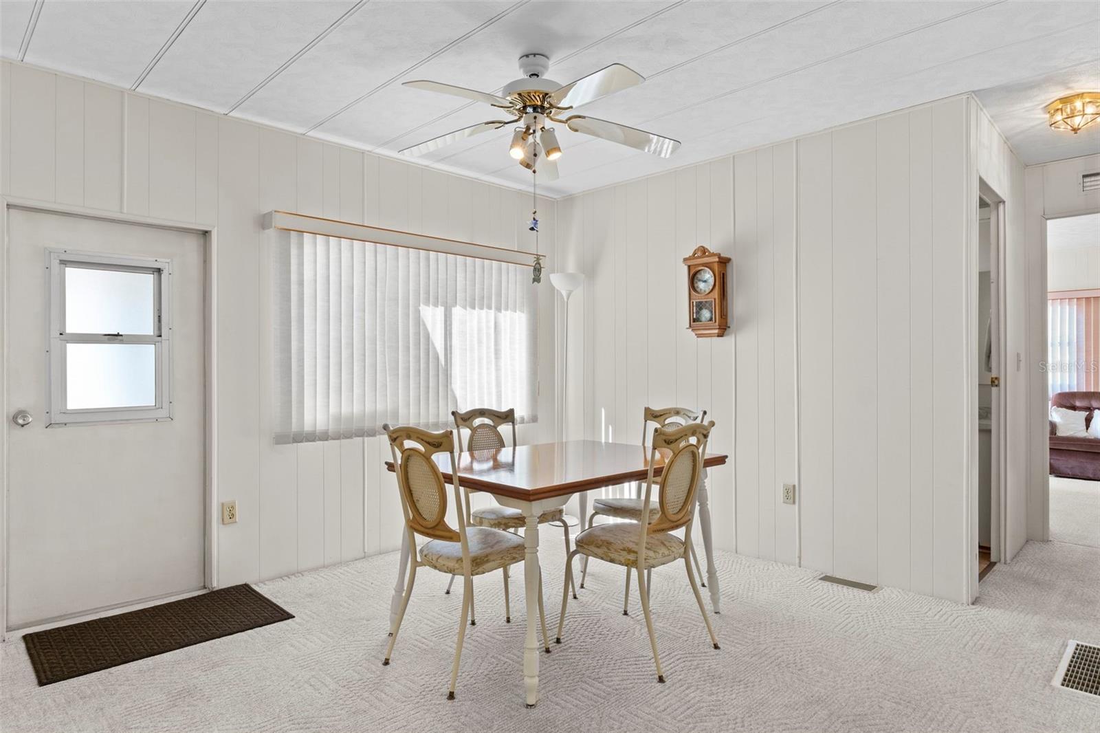 Listing photo id 19 for 7156 Fairlane Avenue