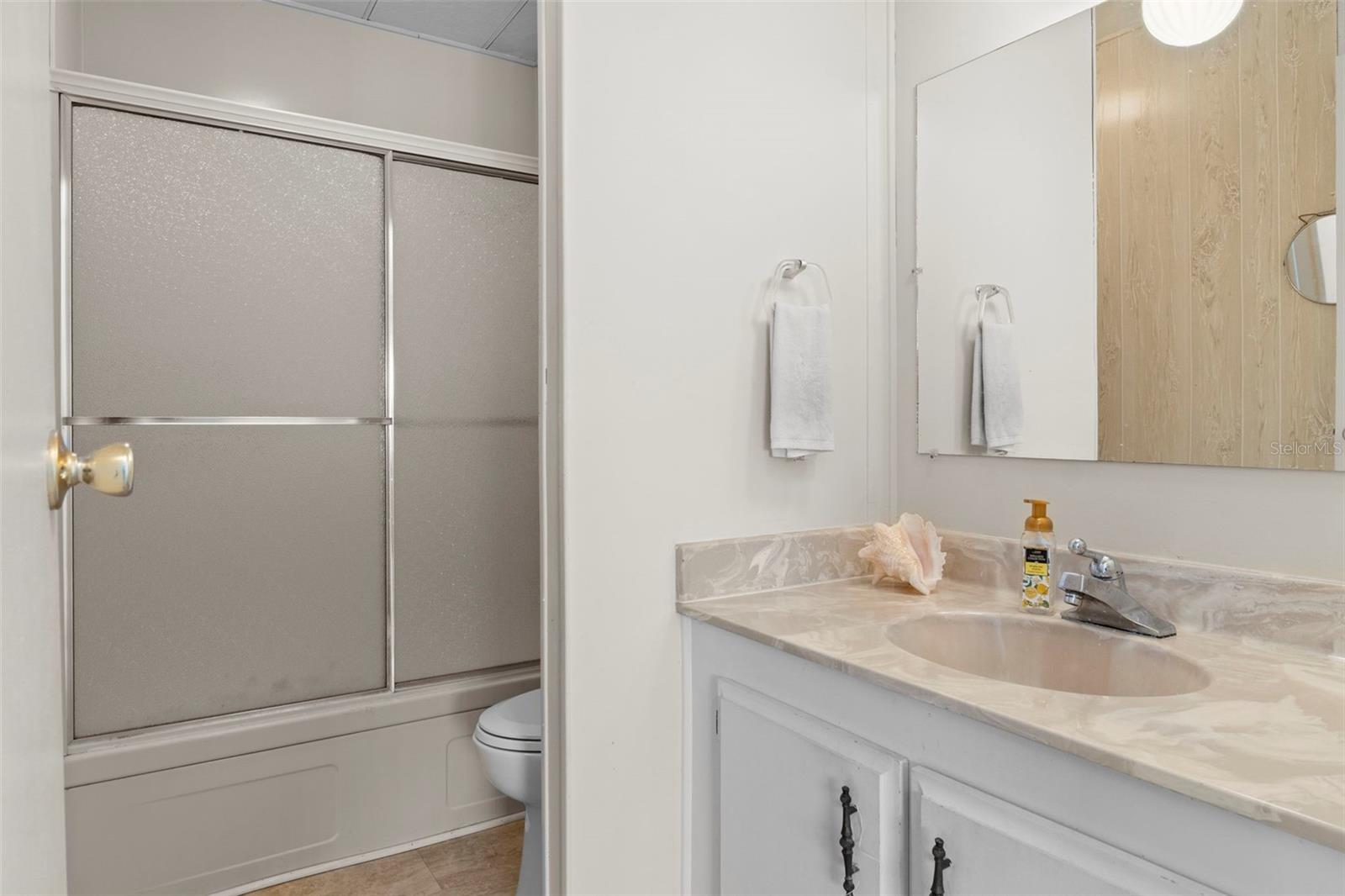 Listing photo id 23 for 7156 Fairlane Avenue