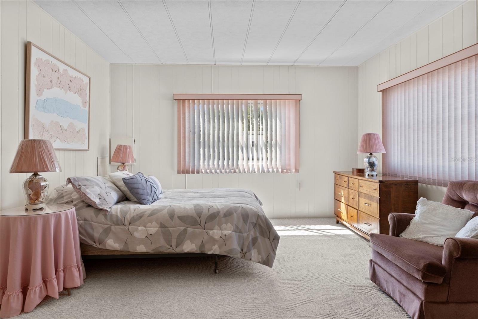 Listing photo id 24 for 7156 Fairlane Avenue