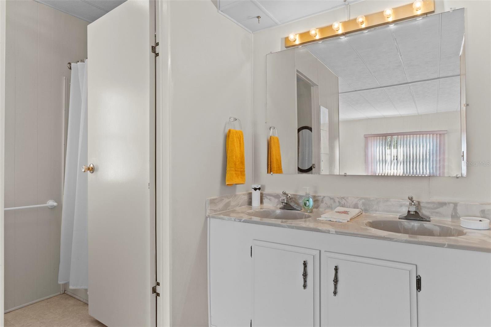 Listing photo id 27 for 7156 Fairlane Avenue