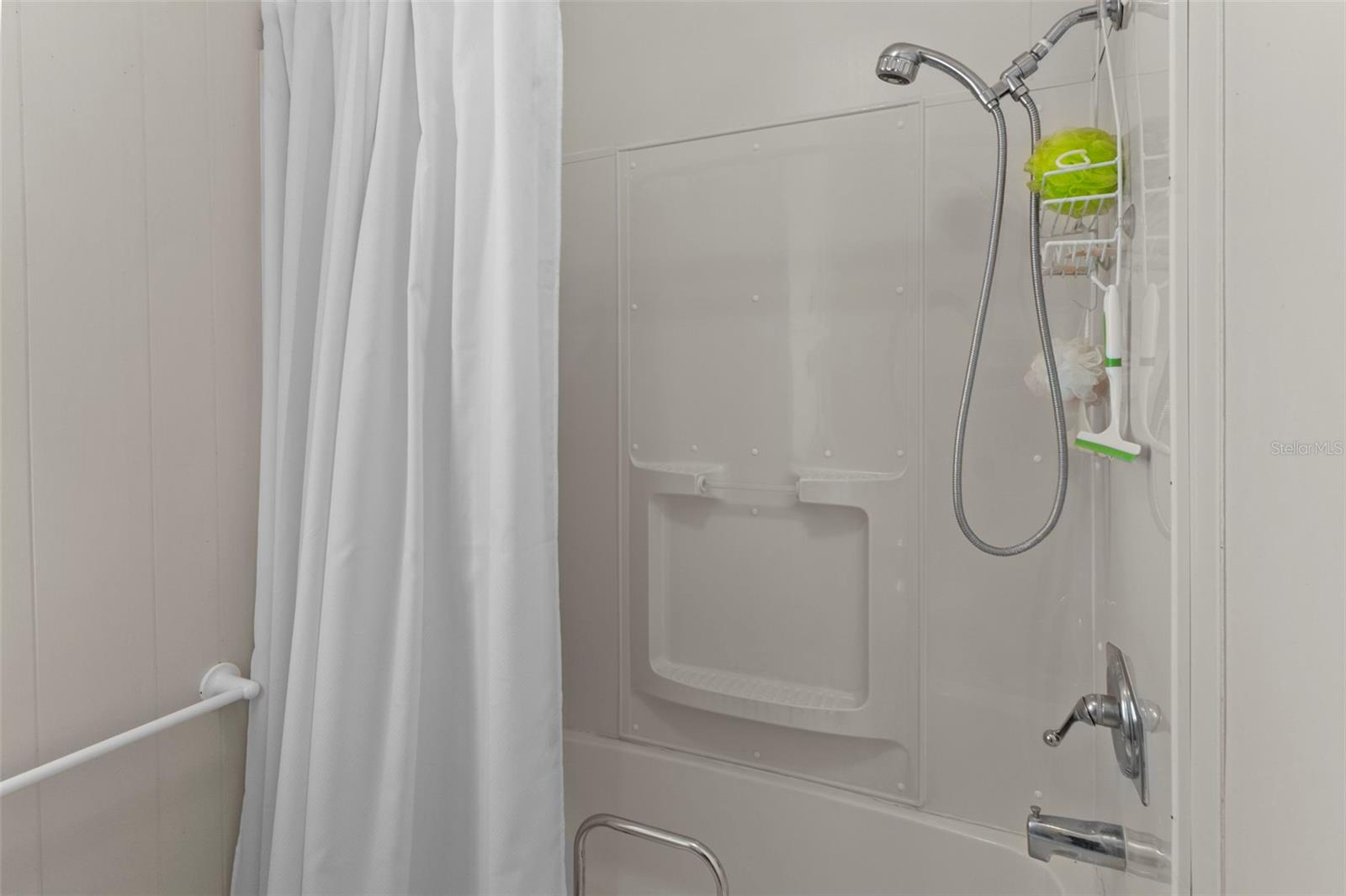 Listing photo id 28 for 7156 Fairlane Avenue