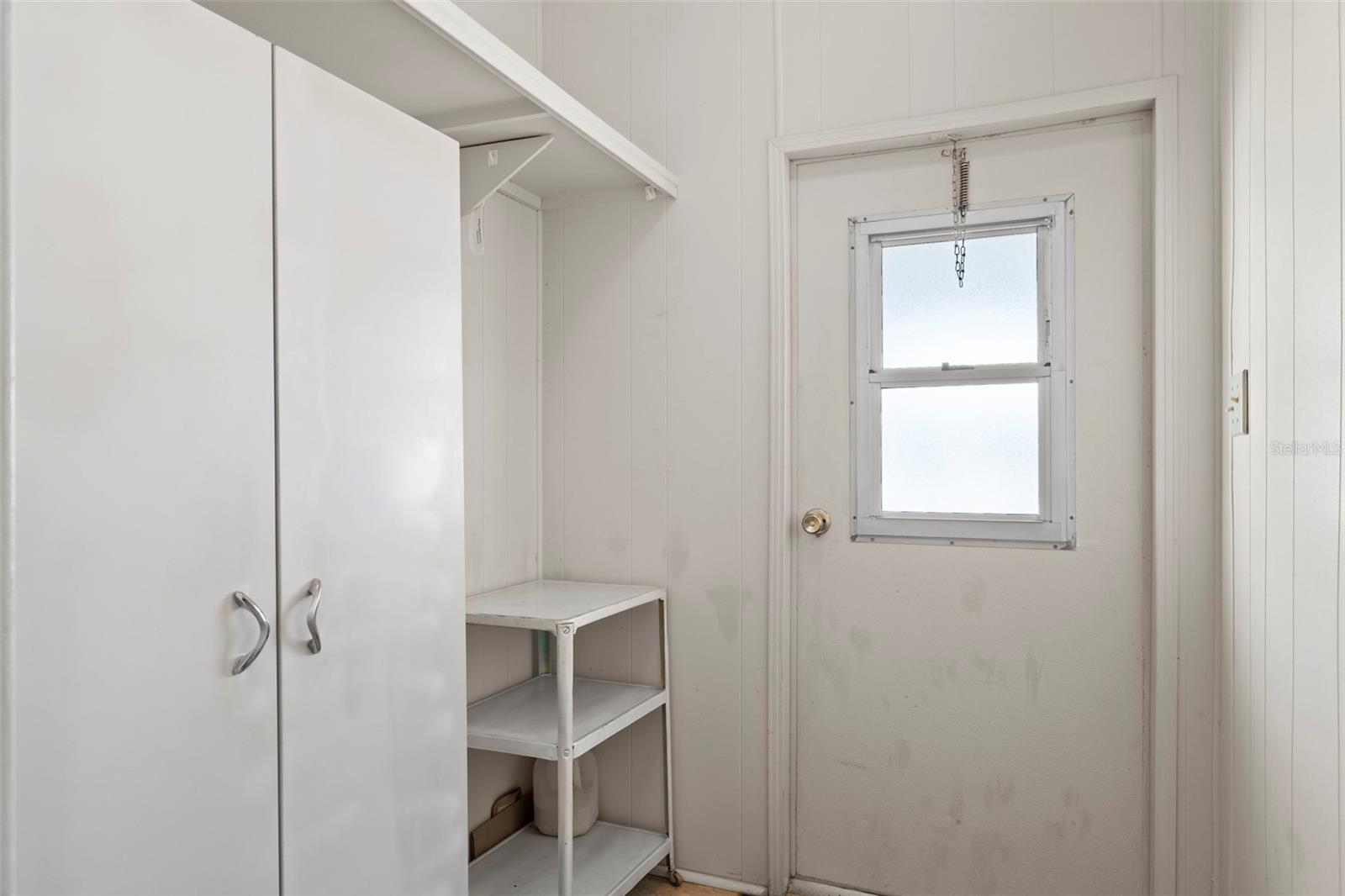 Listing photo id 29 for 7156 Fairlane Avenue