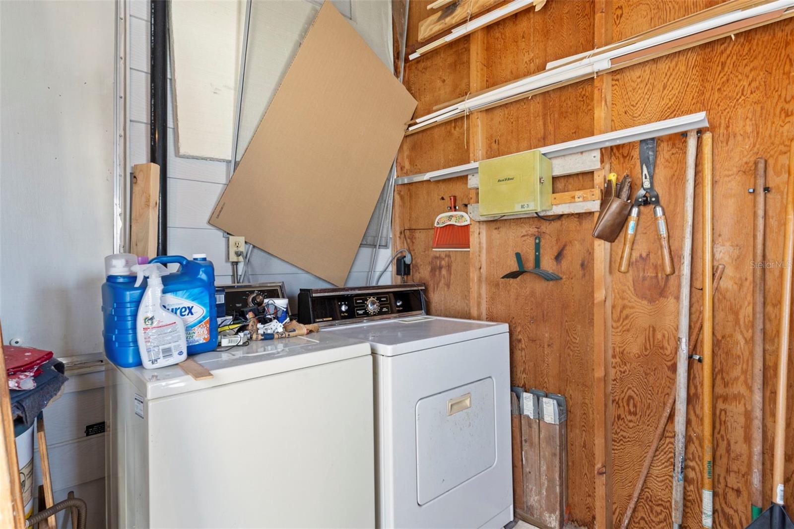 Listing photo id 31 for 7156 Fairlane Avenue