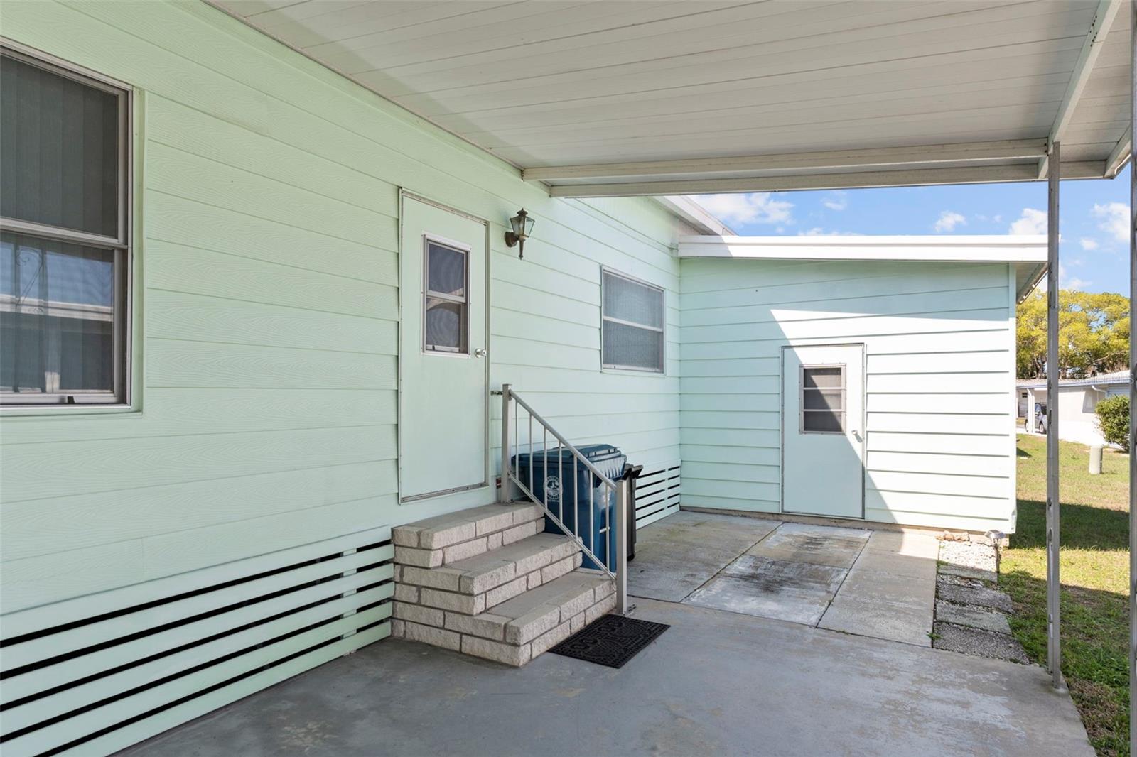 Listing photo id 32 for 7156 Fairlane Avenue