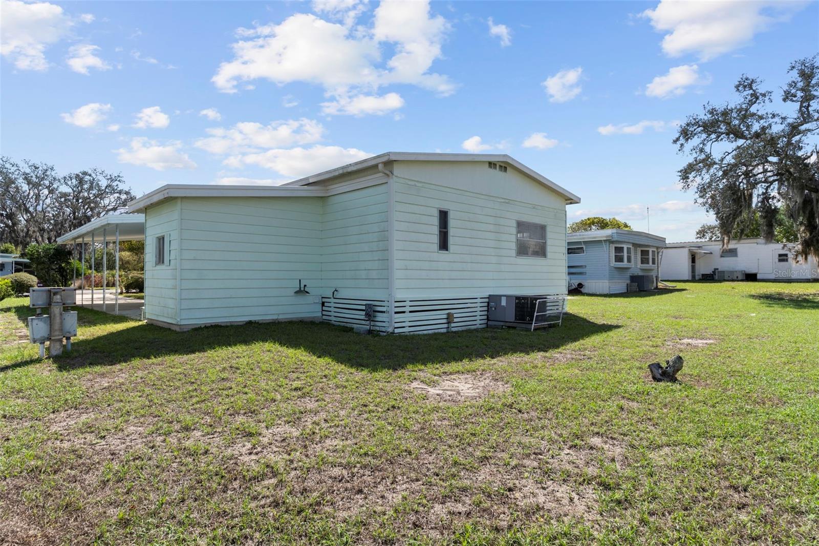 Listing photo id 33 for 7156 Fairlane Avenue