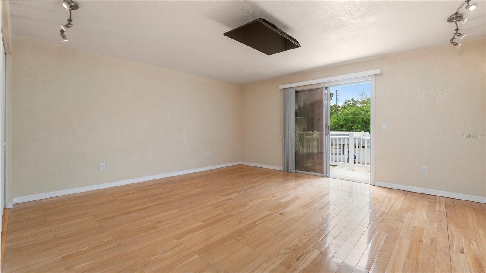 Image 33 of 45 For 903 Cara Drive 903